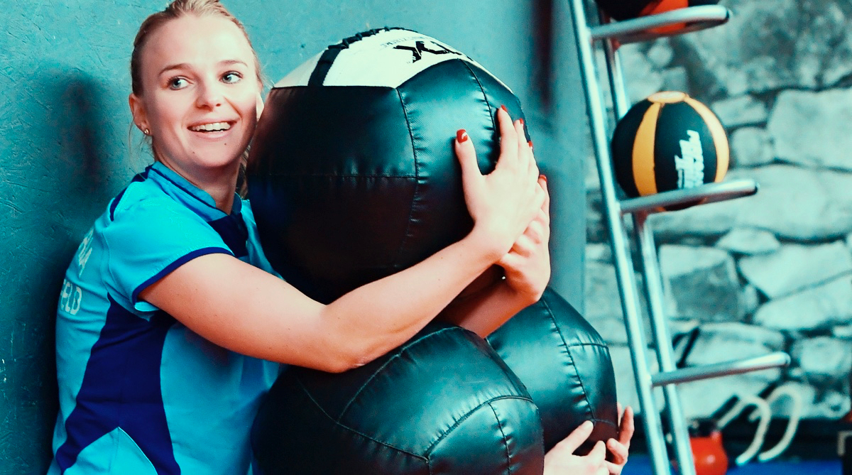 behind:the:scenes:it's:your:stage:start:play:repeat - SV Bavaria Waischenfeld die Frauenfußballmannschaft beim Cross Gym Trainin mit Bastian Lumpp in der Sportwelt Pegnitz